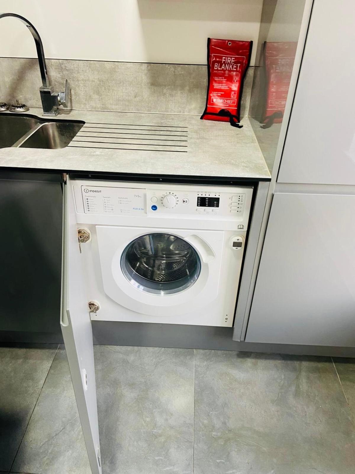 Modern Flat With Free Parking Close To Birmingham Centre Bagian luar foto